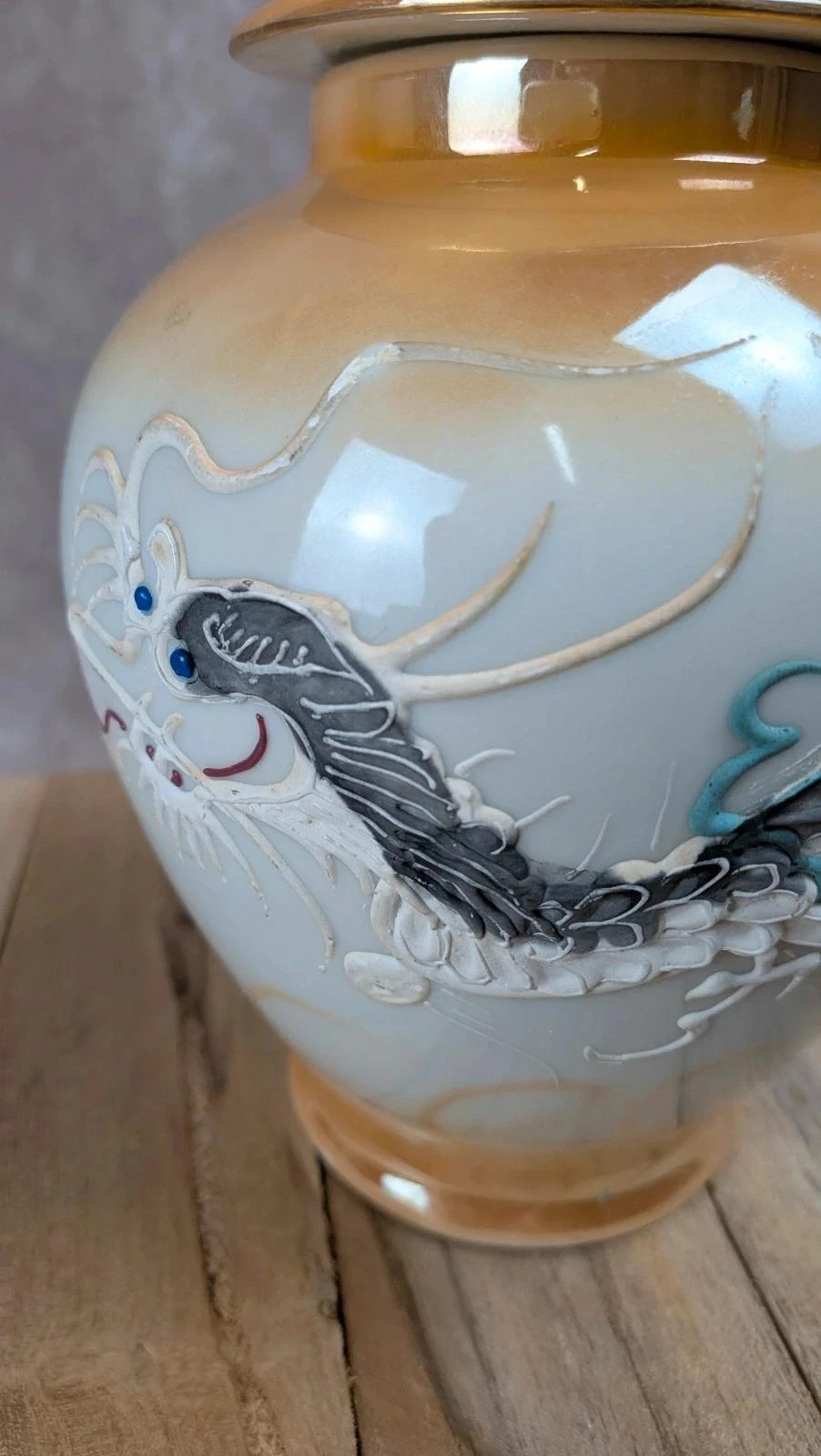 Olla cubierta vintage japonesa con relieve de dragón – photo 2